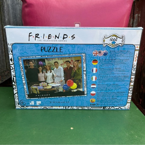 Friends TV Series Birthday Puzzle *New with slight opening see Photo - Picture 3 of 5